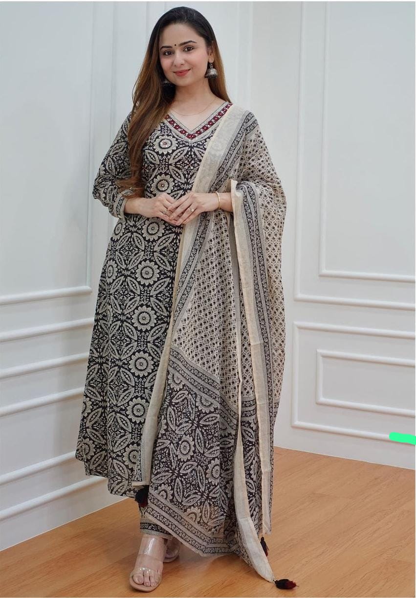 Title 9 Inaya Festive Wear Stylish Kurti Pant Dupatta Set New Designs
